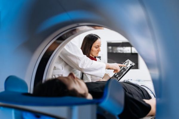 Menos tiempo, mejor diagnóstico: cuando la IA alivia las listas de espera en resonancia magnética