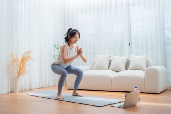 Pequeños movimientos, grandes beneficios: cómo combatir el sedentarismo con sentadillas