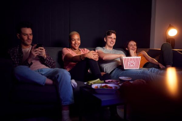 ¿Cuántas veces miramos el teléfono mientras vemos la televisión?