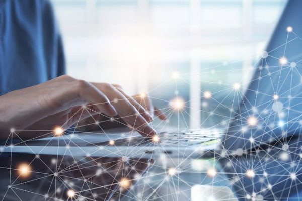 Cómo ayuda la inteligencia artificial en entornos laborales
