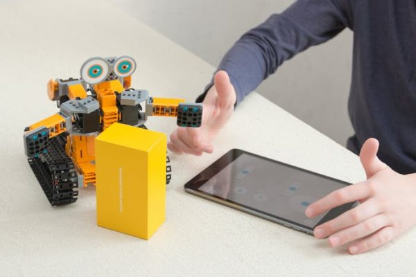 Programar jugando: cómo un robot educativo potencia el pensamiento computacional desde edades tempranas