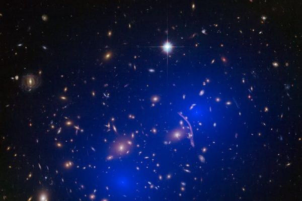 ¿Cómo es el universo? La importancia de distinguir entre materia oscura, energía oscura y expansión