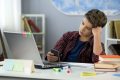 Razones para retrasar el uso del móvil: la pérdida de la atención