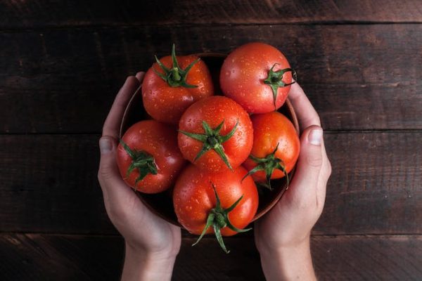 El jugo de tomate puede matar bacterias que nos hacen enfermar