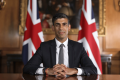 Primer ministro británico publica un vídeo cometiendo una infracción y es multado por la policía