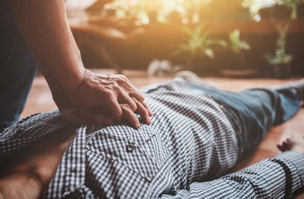 Reanimación cardiopulmonar al alcance de cualquier persona: cómo salvar una vida paso a paso
