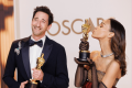 Los Oscars 2025: ‘Anora’ arrasa, Brody hace historia y Saldaña emociona a todos (+Lista completa de ganadores)