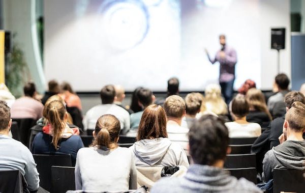 ¿Hay vida más allá de PowerPoint? Herramientas para presentaciones dinámicas e interactivas