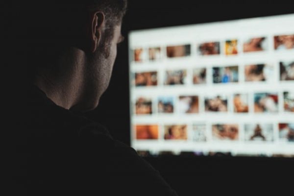 La industria digital, los nuevos proxenetas del cibersexo