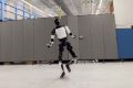 Los robots ya bailan, pero no sobrevivirían a un turno en la fábrica